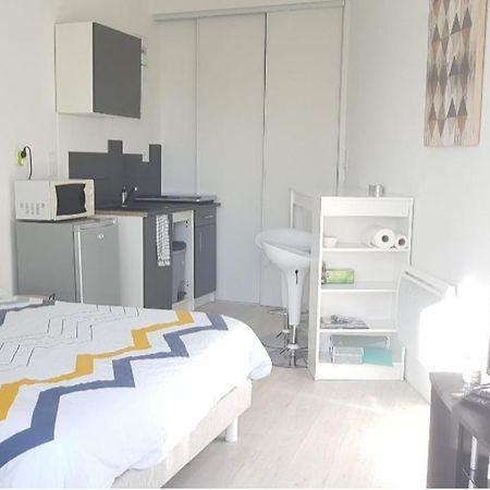 Ferienwohnung Studio Cozy Tout Confort Chez L'Habitant La Roche-sur-Yon Exterior foto