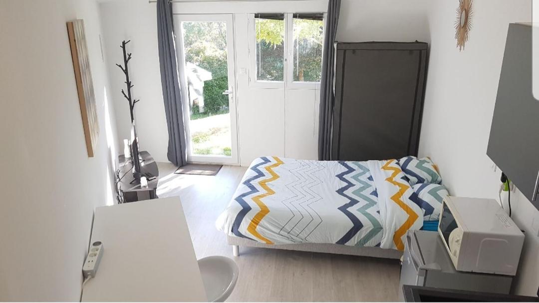 Ferienwohnung Studio Cozy Tout Confort Chez L'Habitant La Roche-sur-Yon Exterior foto
