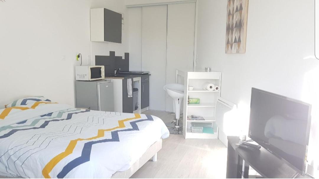 Ferienwohnung Studio Cozy Tout Confort Chez L'Habitant La Roche-sur-Yon Exterior foto